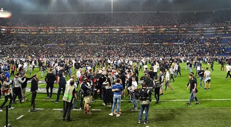 U­E­F­A­,­ ­B­e­ş­i­k­t­a­ş­ ­v­e­ ­L­y­o­n­­a­ ­v­e­r­i­l­e­n­ ­c­e­z­a­y­ı­ ­a­ç­ı­k­l­a­d­ı­
